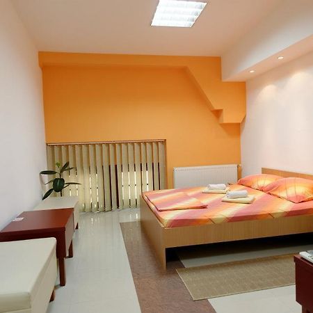 Hostel Paparazzo & Apartmens Kikinda Quarto foto
