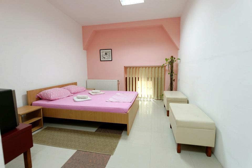 Hostel Paparazzo & Apartmens Kikinda Quarto foto